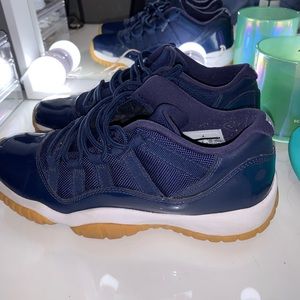 Authentic Jordan 11 Low Midnight Navy w bubble gum bottoms